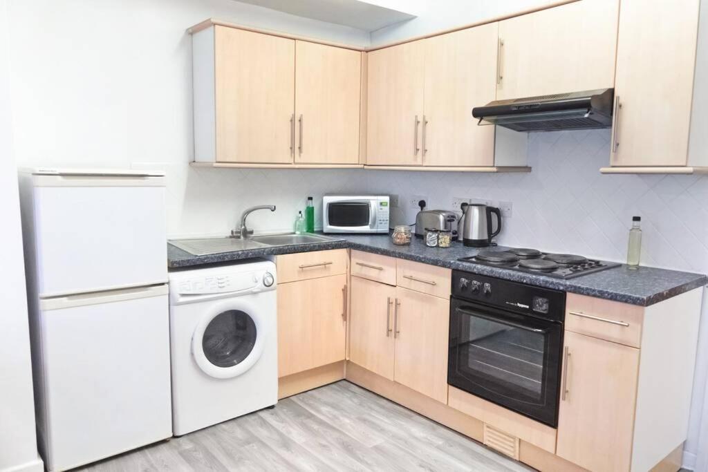Apartment Up To 9 Close To Centre, Big Tv And Wifi Cardiff Exterior photo